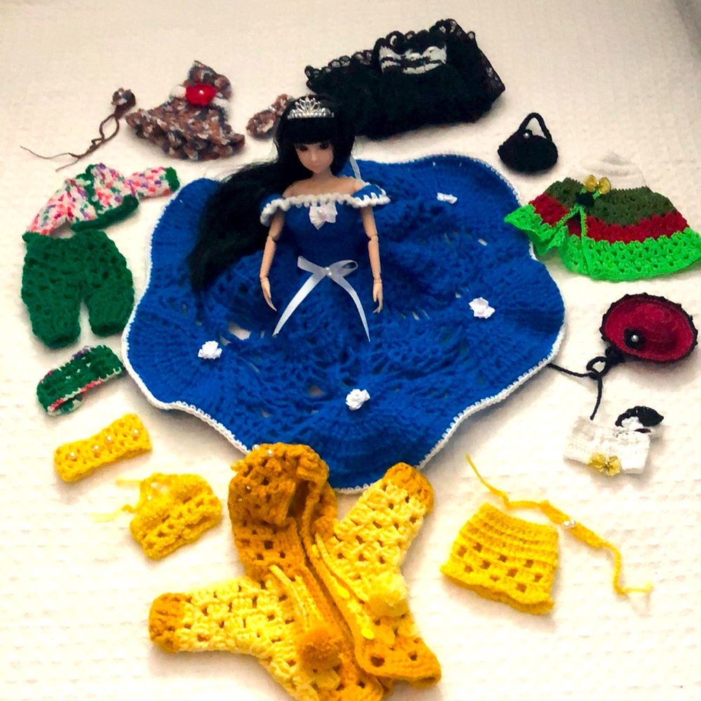 Nice Barbie for girls with 6 crochet sets 30 cm doll with 20 joints